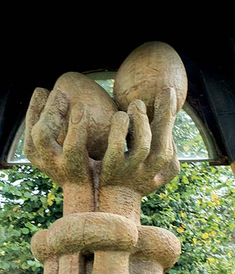 detail Kristkovy skulptury Dyje – Osud stromu ve Vranově nad Dyjí